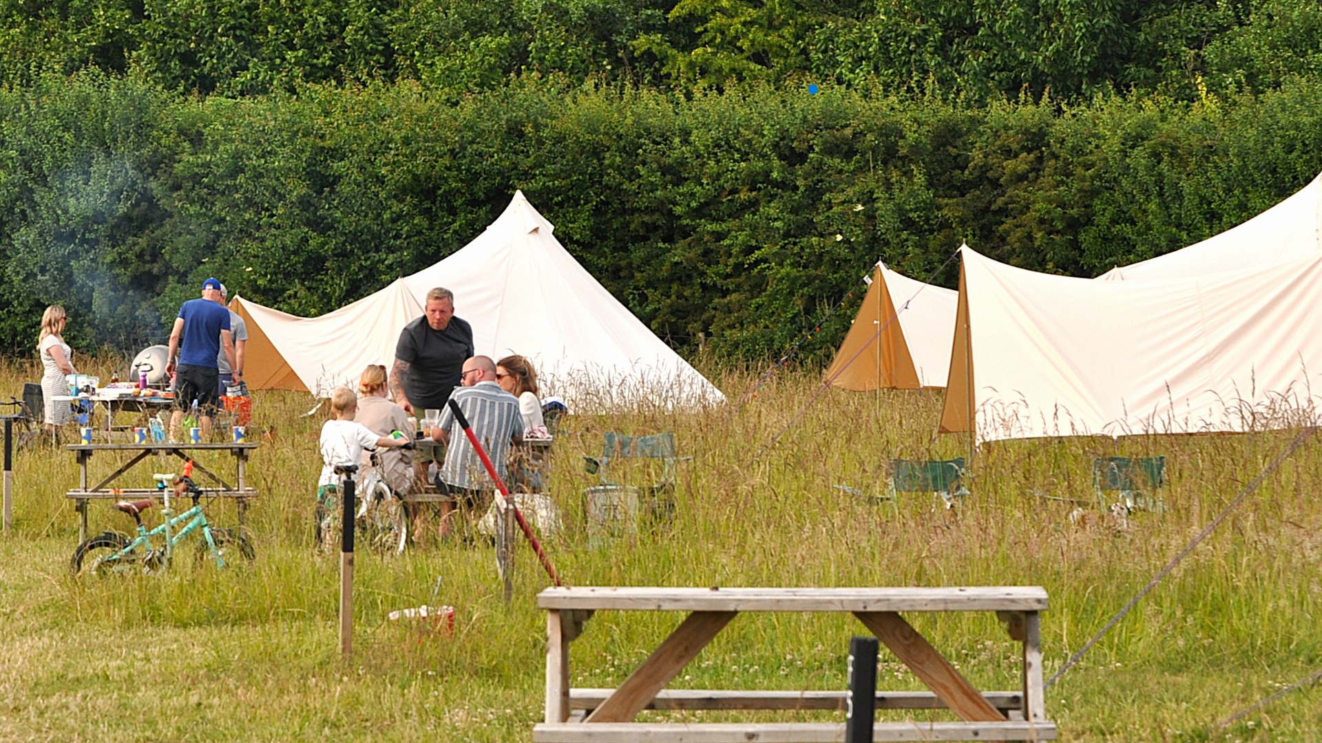 pet-friendly-bell-tents-fallow-fields-camping